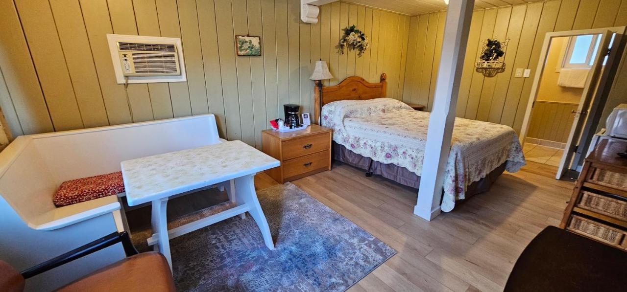 Swiss Chalets Motel Хоуп Екстериор снимка
