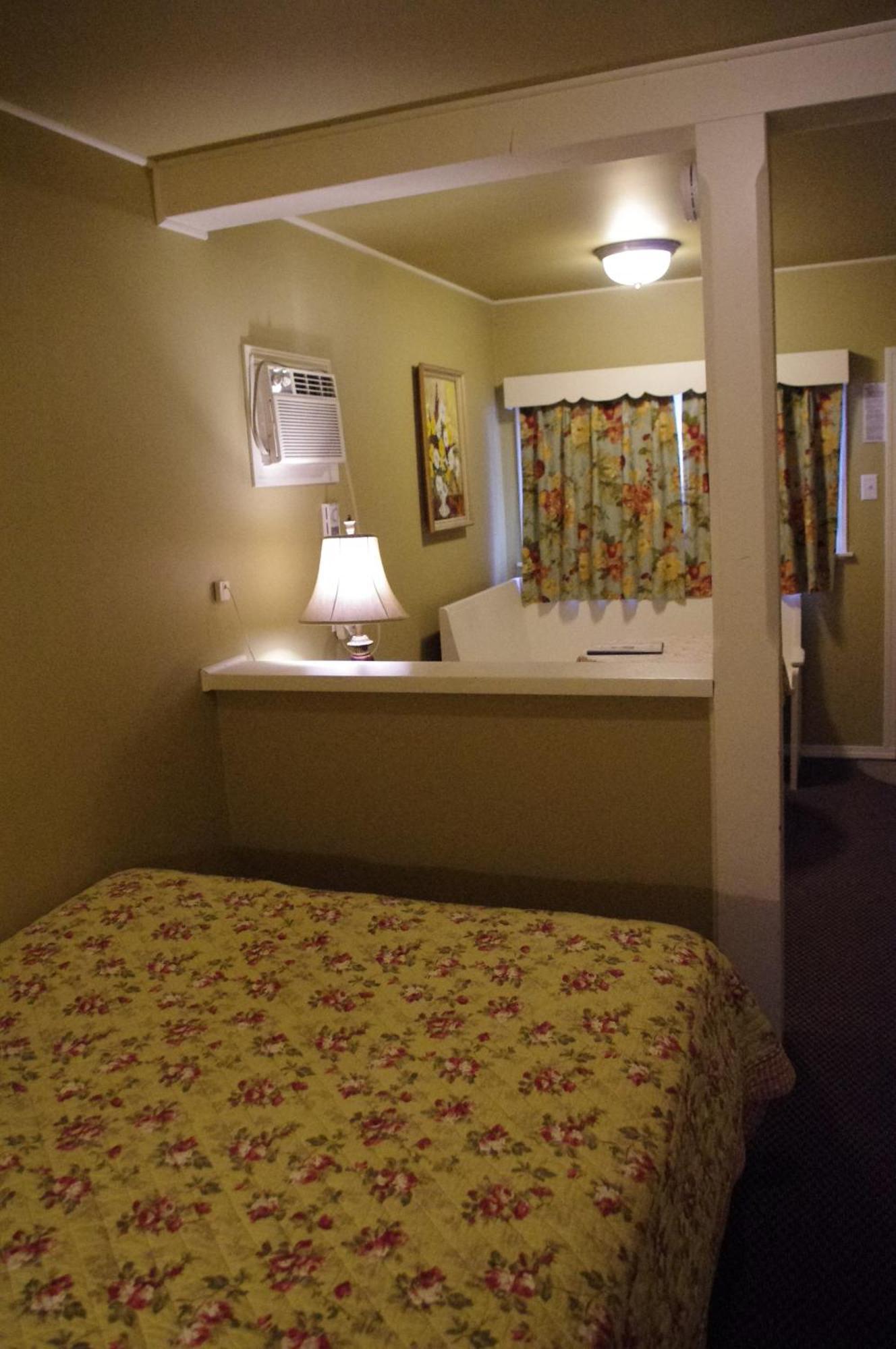 Swiss Chalets Motel Хоуп Екстериор снимка