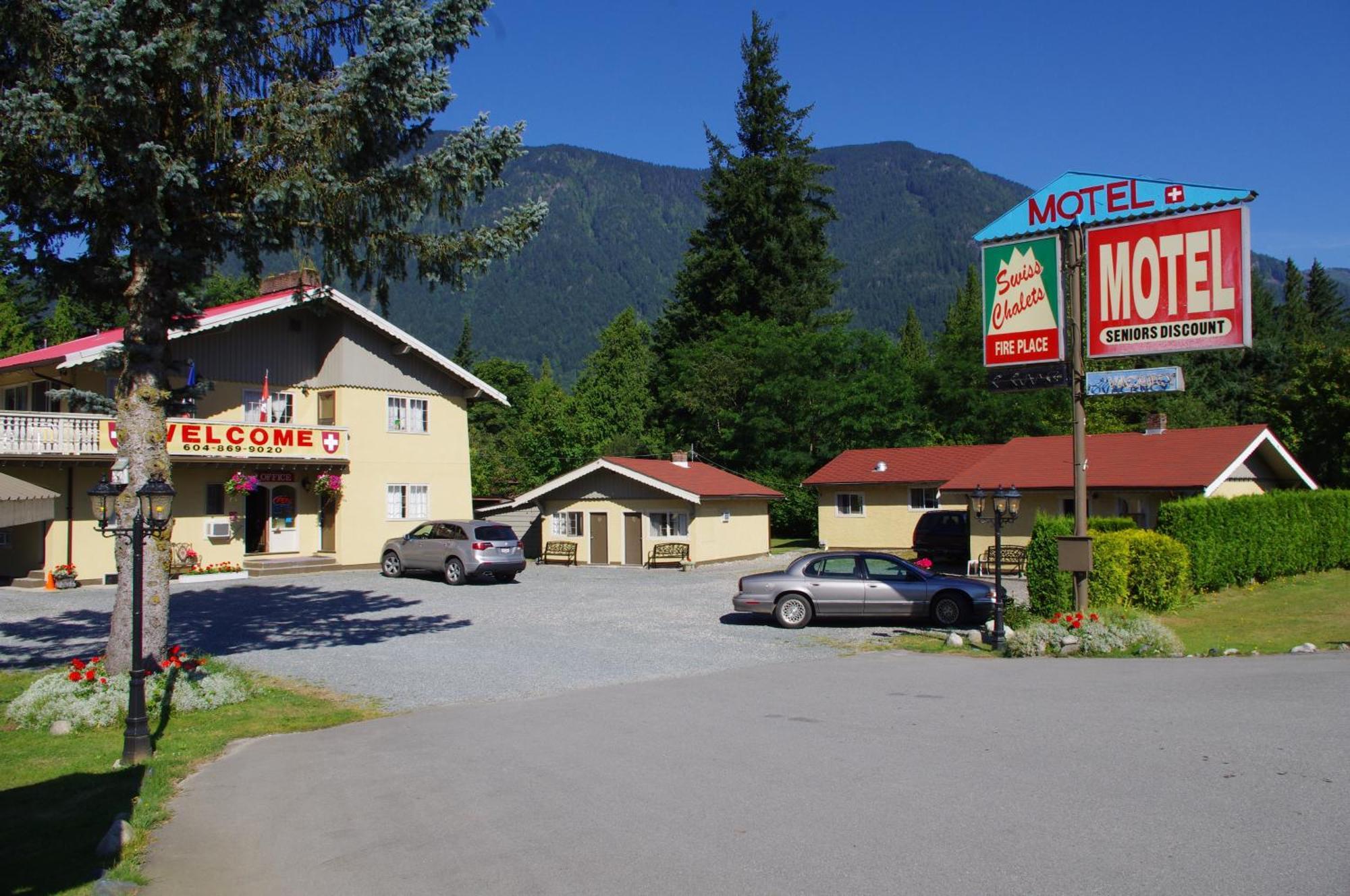 Swiss Chalets Motel Хоуп Екстериор снимка