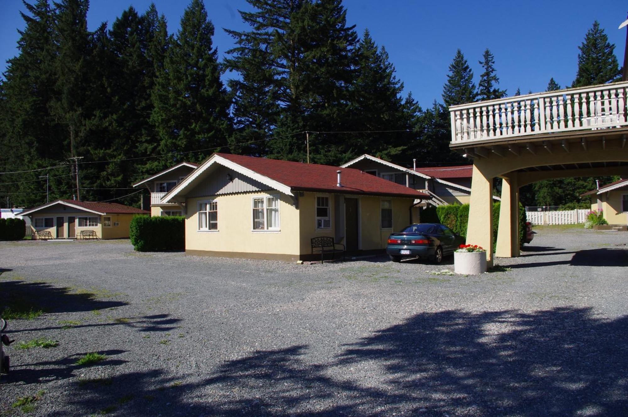 Swiss Chalets Motel Хоуп Екстериор снимка