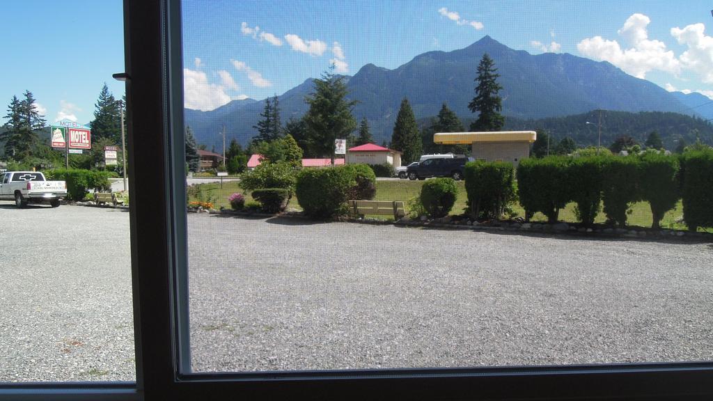 Swiss Chalets Motel Хоуп Екстериор снимка
