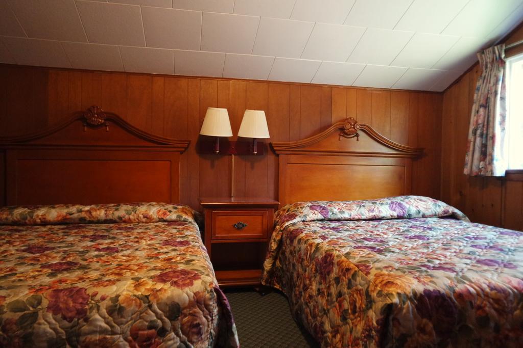 Swiss Chalets Motel Хоуп Екстериор снимка