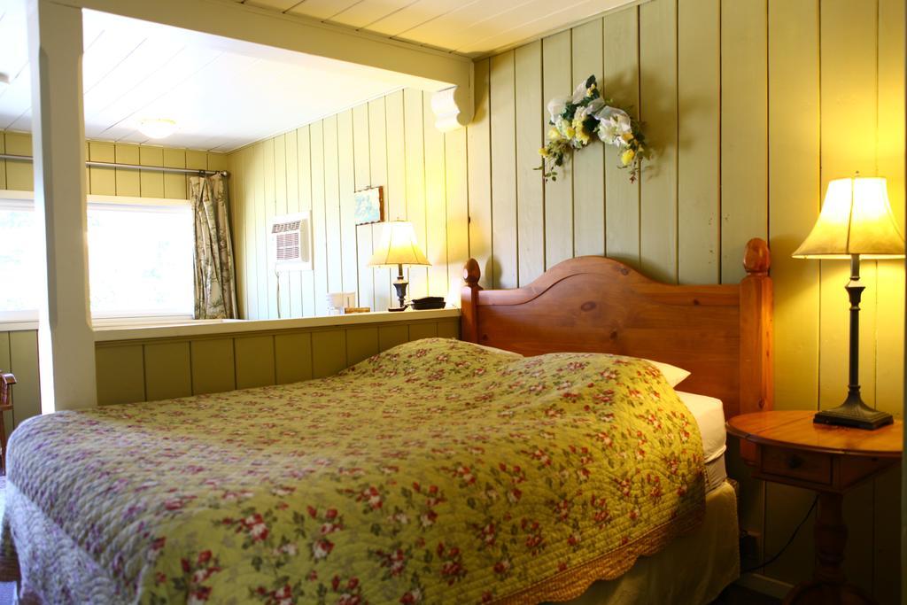 Swiss Chalets Motel Хоуп Екстериор снимка