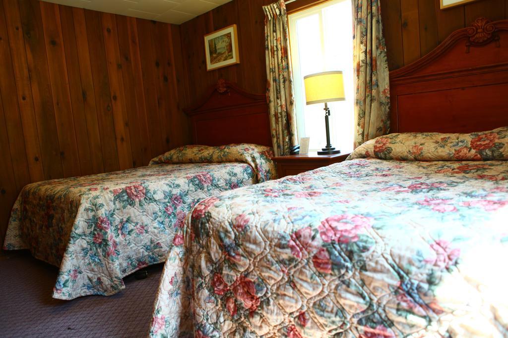 Swiss Chalets Motel Хоуп Екстериор снимка