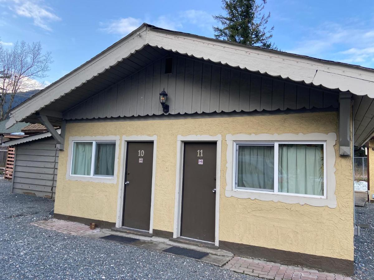 Swiss Chalets Motel Хоуп Екстериор снимка